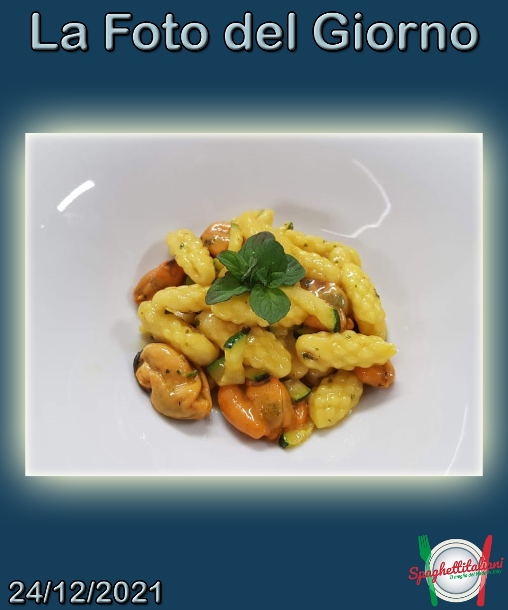 Chjusoni galluresi (gnocchi fatti a mano) con cozze e zafferano di San Gavino Monreale